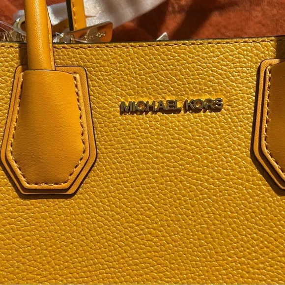 MICHAEL KORS MERCER Medium Messenger Crossbody Bag Honeycomb Leather NWT… - Picture 10 of 16